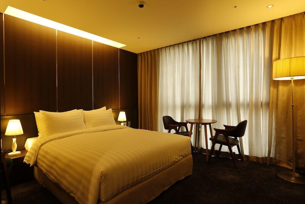 Days Hotel Jeju Seogwipo Ocean Exterior photo