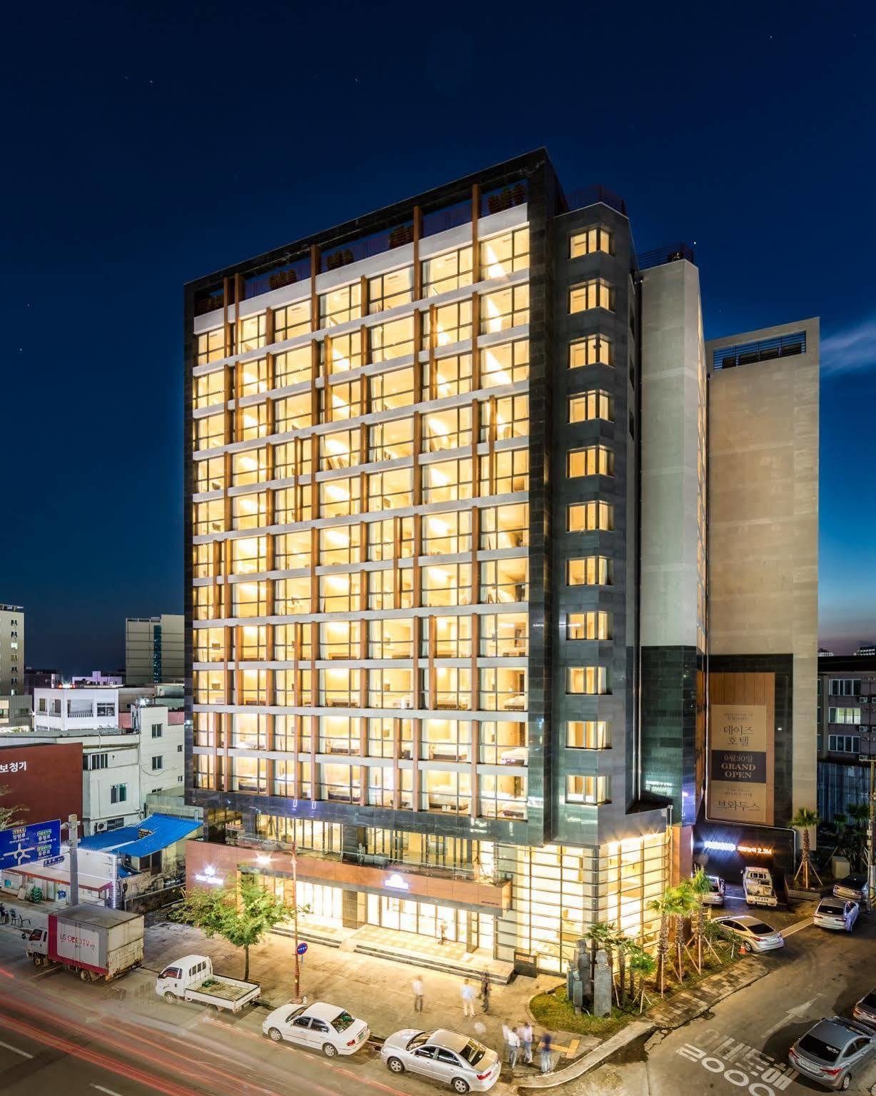 Days Hotel Jeju Seogwipo Ocean Exterior photo